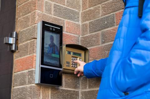 Interfon digital vs analogic: diferente si avantaje