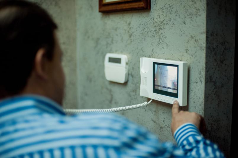 Interfon video sau camere de supraveghere? Alege soluția potrivită pentru siguranța casei tal