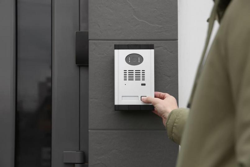 Interfon wireless sau cu fir? Alege soluția potrivită pentru siguranța locuinței tale!