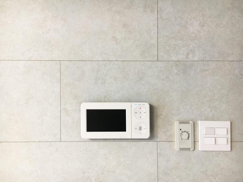 Conectează-ți interfonul la casa inteligentă! Control facil și securitate sporită