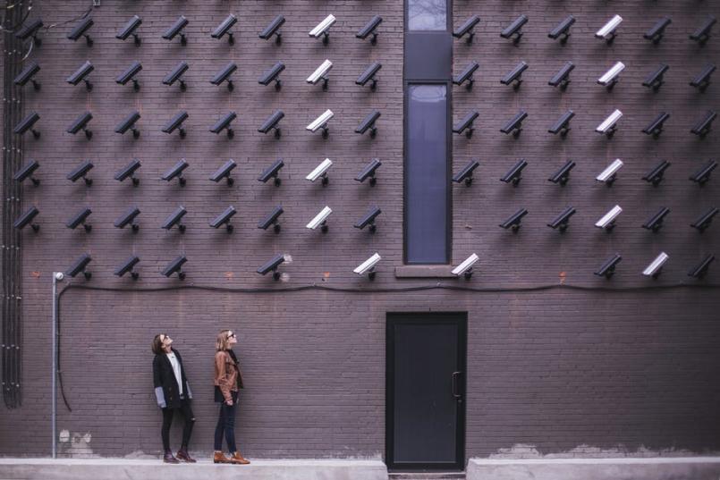 Conectează-ți interfonul la casa inteligentă! Control facil și securitate sporită